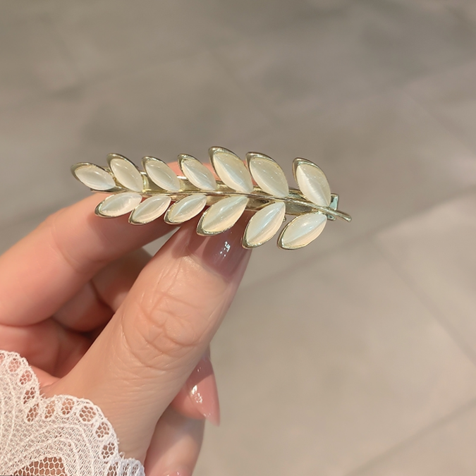 Bobby pin pin. -19