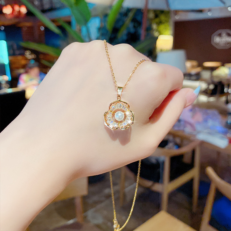 Korean pearl flower pendant, fashionable, Instagram, simple and niche pendant (single pendant without chain) Application Scenario