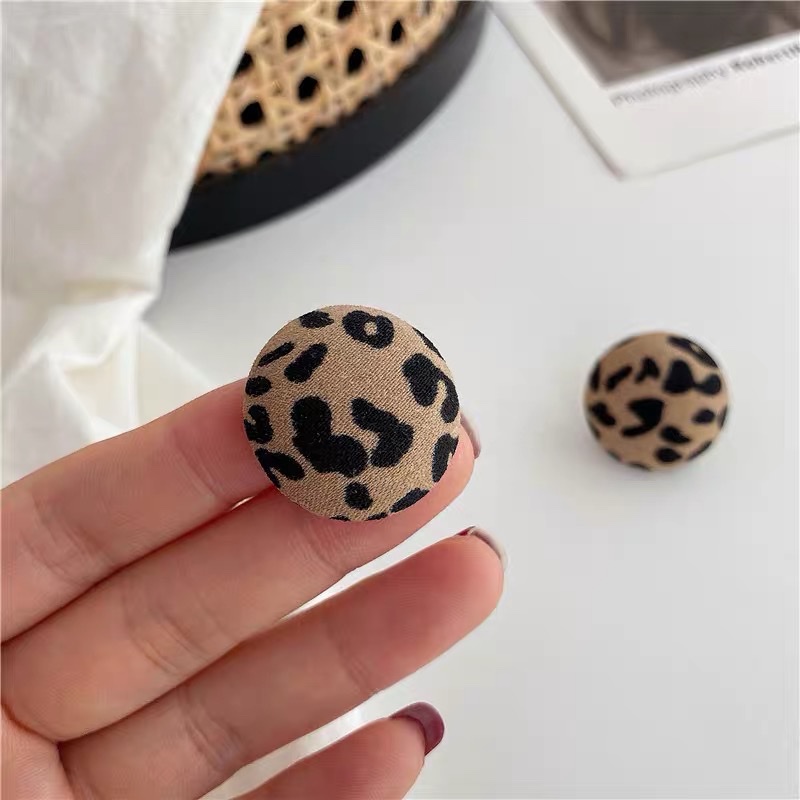 Simple design round leopard print trendy and personalized stud earrings for spring, summer, autumn and winter Application Scenario
