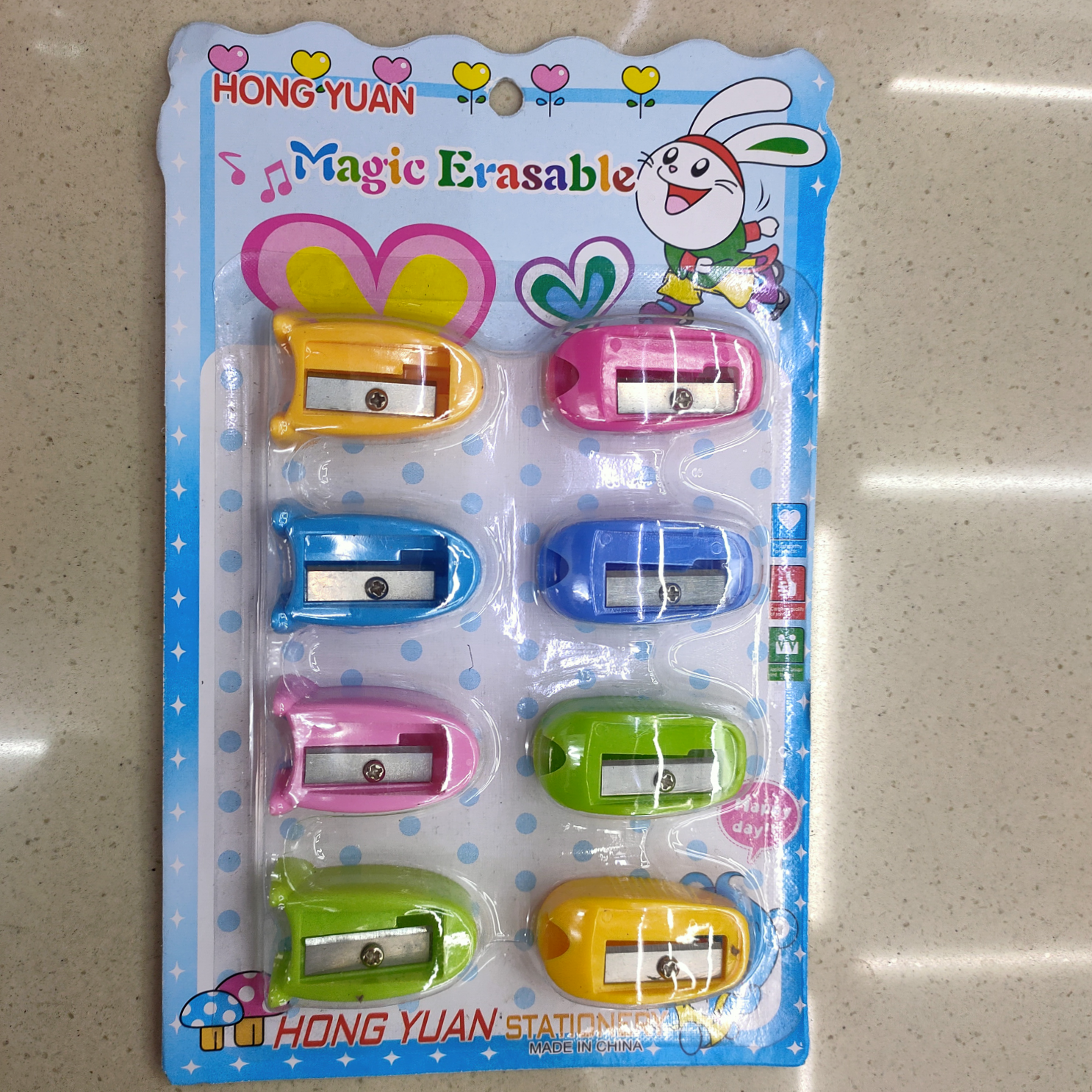 The pencil sharpener has 8 suction cards