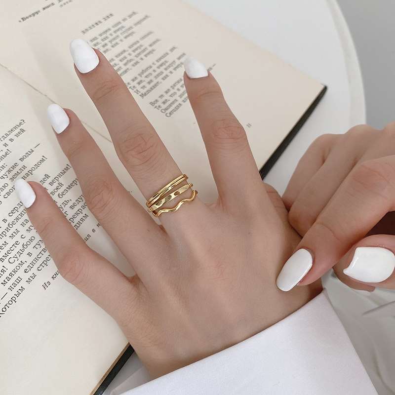 A fashionable women's ring with a thin gold ring and a plain design, combined with a simple silver ring Application Scenario