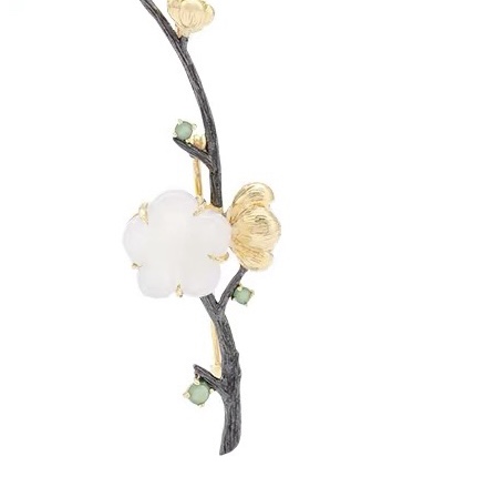 Mountain flower brooch