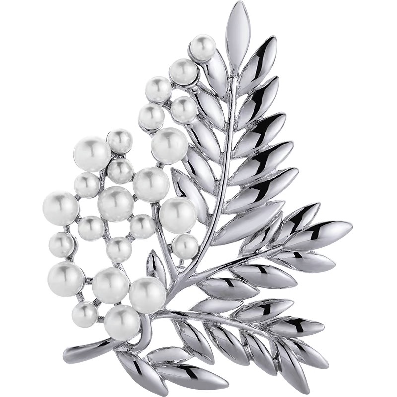 Half and half pearl brooch