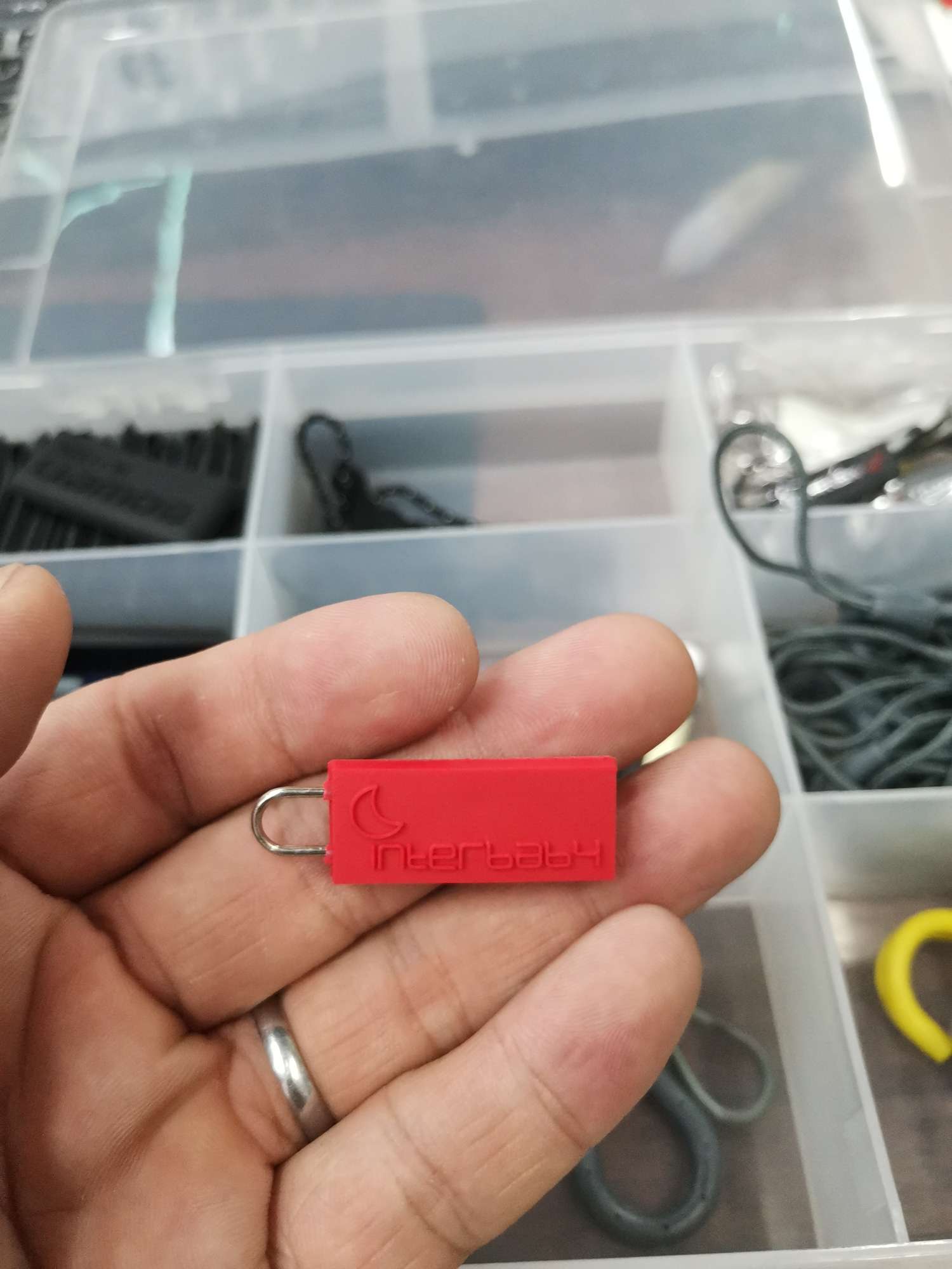 Injection molding tail pull, factory direct sales of various hardware accessories, plastic accessories, pull core buckles, square buckles, complete colors, wide variety, favorable prices. Welcome to customize with samples. Item Picture