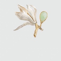 Dried lily brooch