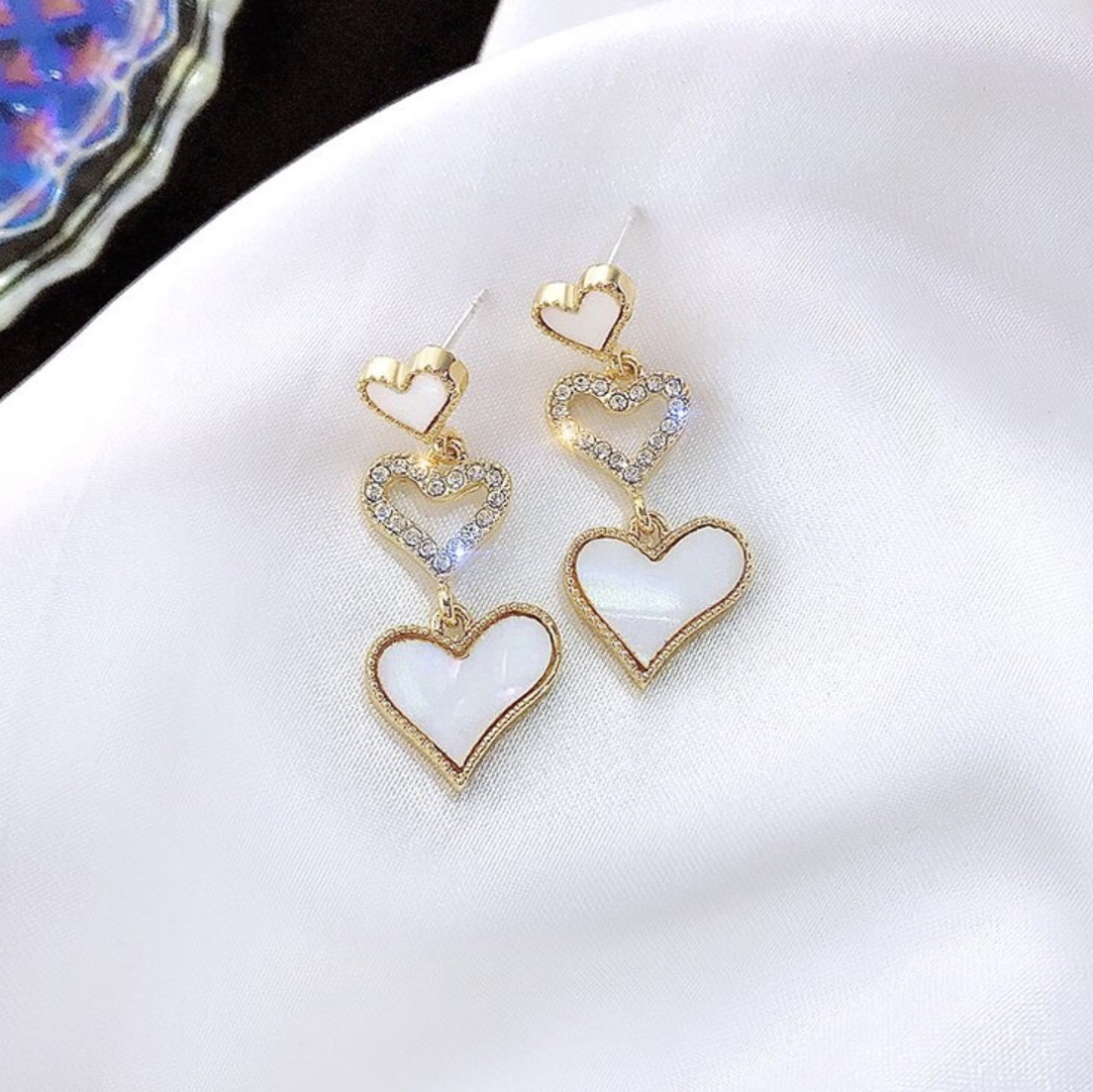 Love original design new simple small delicate sweet girl heart earrings.