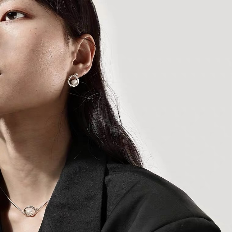 Irregular round stud earrings details Picture