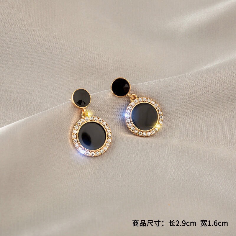Stud earrings F10
