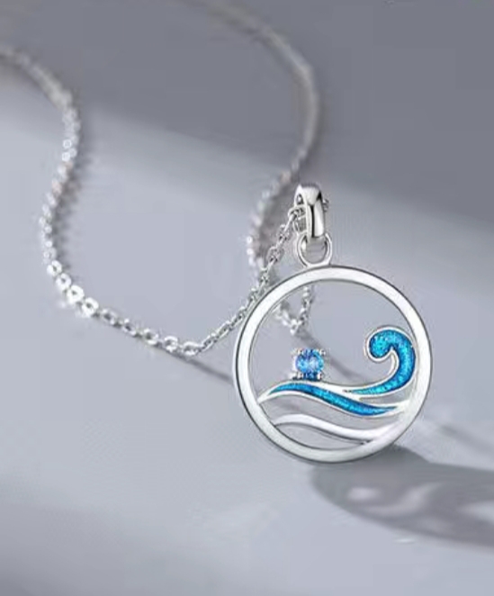 032 Women's necklace, simple style collarbone neck chain, French light luxury niche new product, exquisite pendant detail image 2