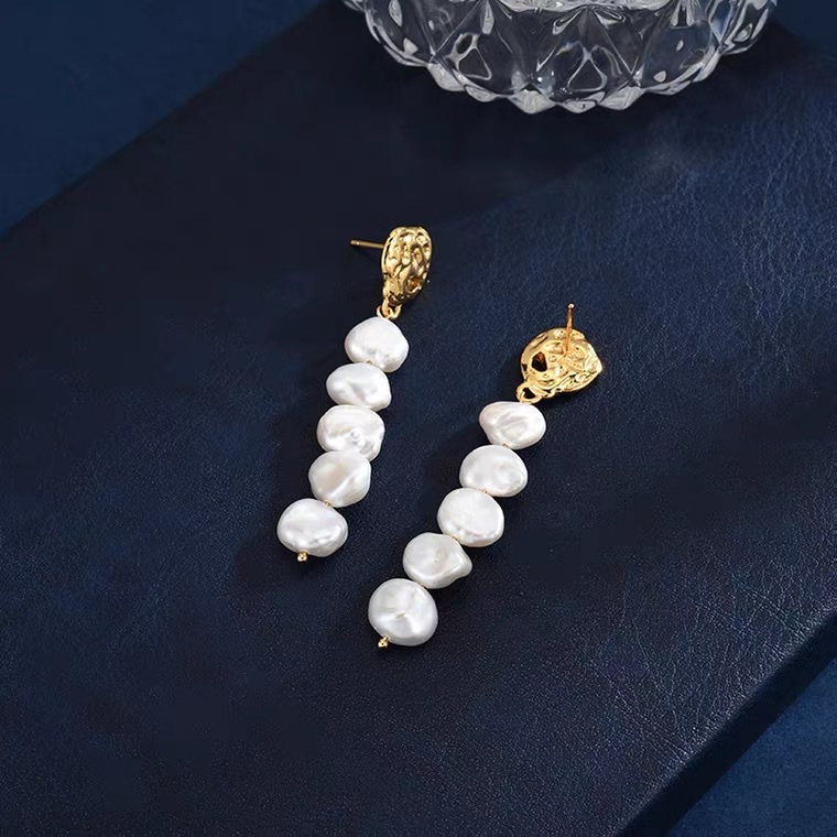 Irregular-shaped flower hanging multi-shaped pearl earrings details Picture