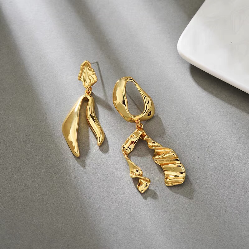 Metallic percussive face personality design simple trend fashion earrings