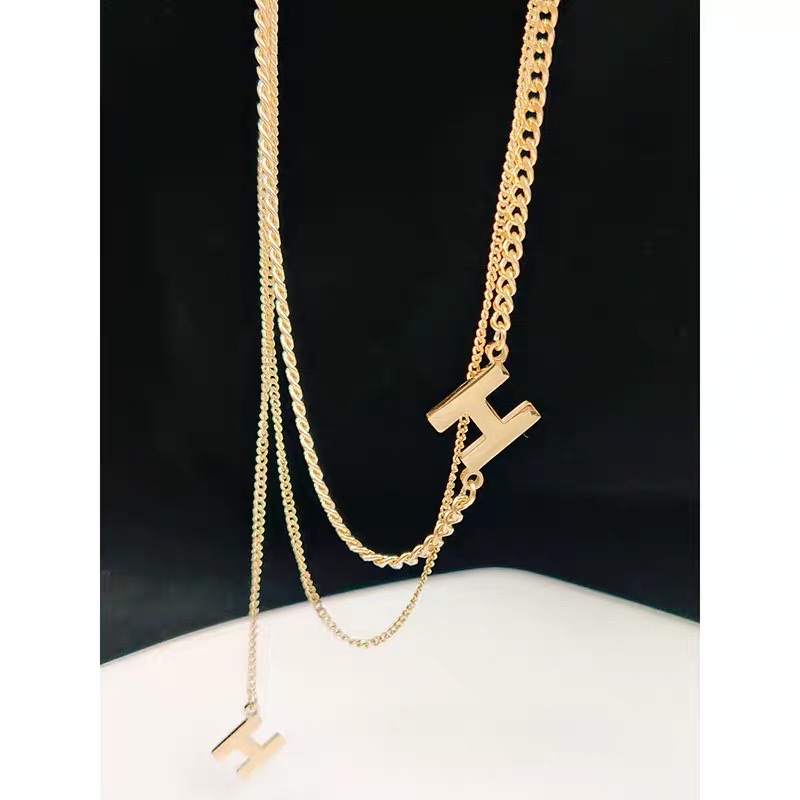 Korean female Internet celebrity's double-layered necklace, retro collarbone sweater chain, trendy and simple 3 Application Scenario