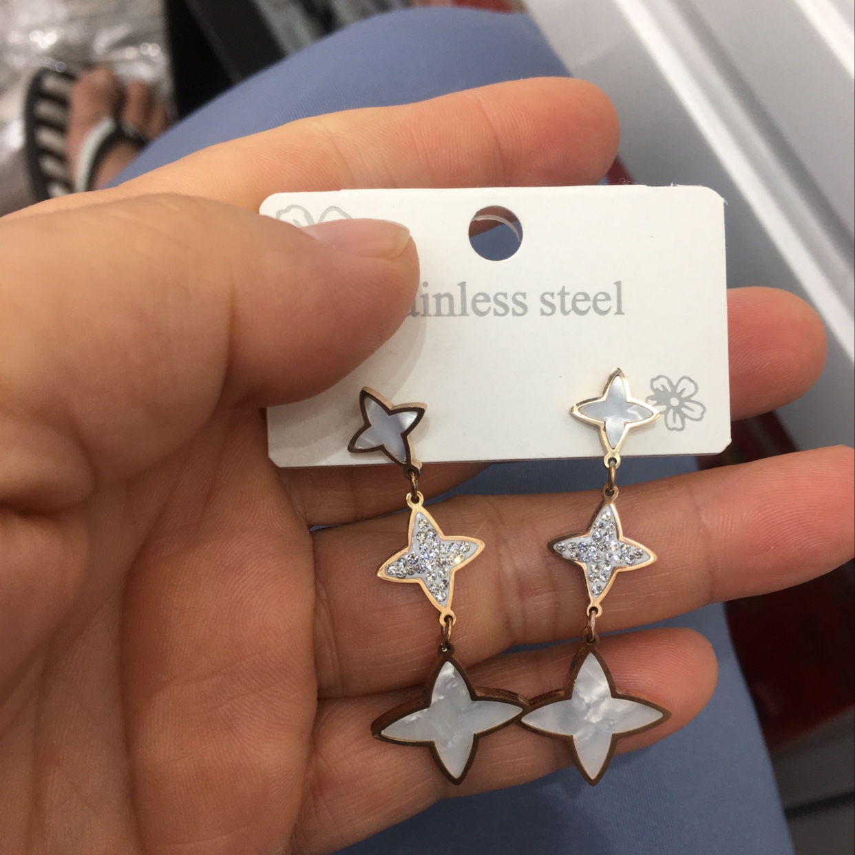 The original manufacturer of the diamond-shaped rose gold three-pair ear stud is the first choice for live streaming on Kuaishou and Douyin. detail image 1