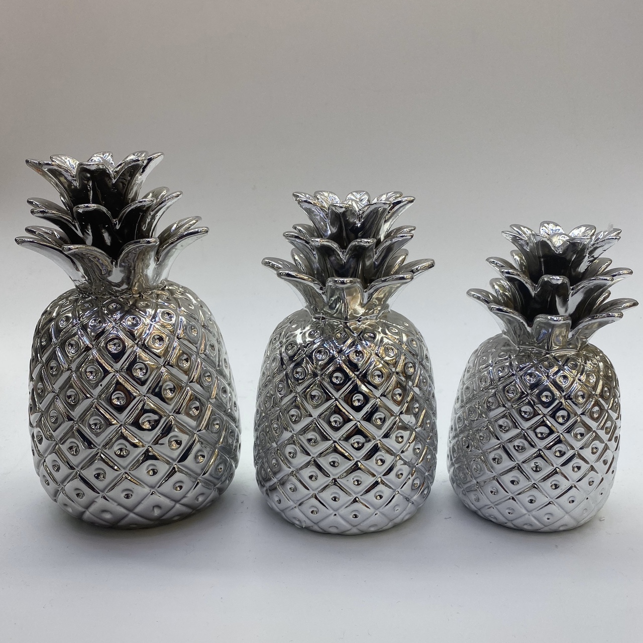 Creative electroplated pineapple ornament Fruit Home Hotel decoration Ceramic artifact Golden ornament Porch ornament Ceramic Pineapple artifact 8 Golden Castle vase
