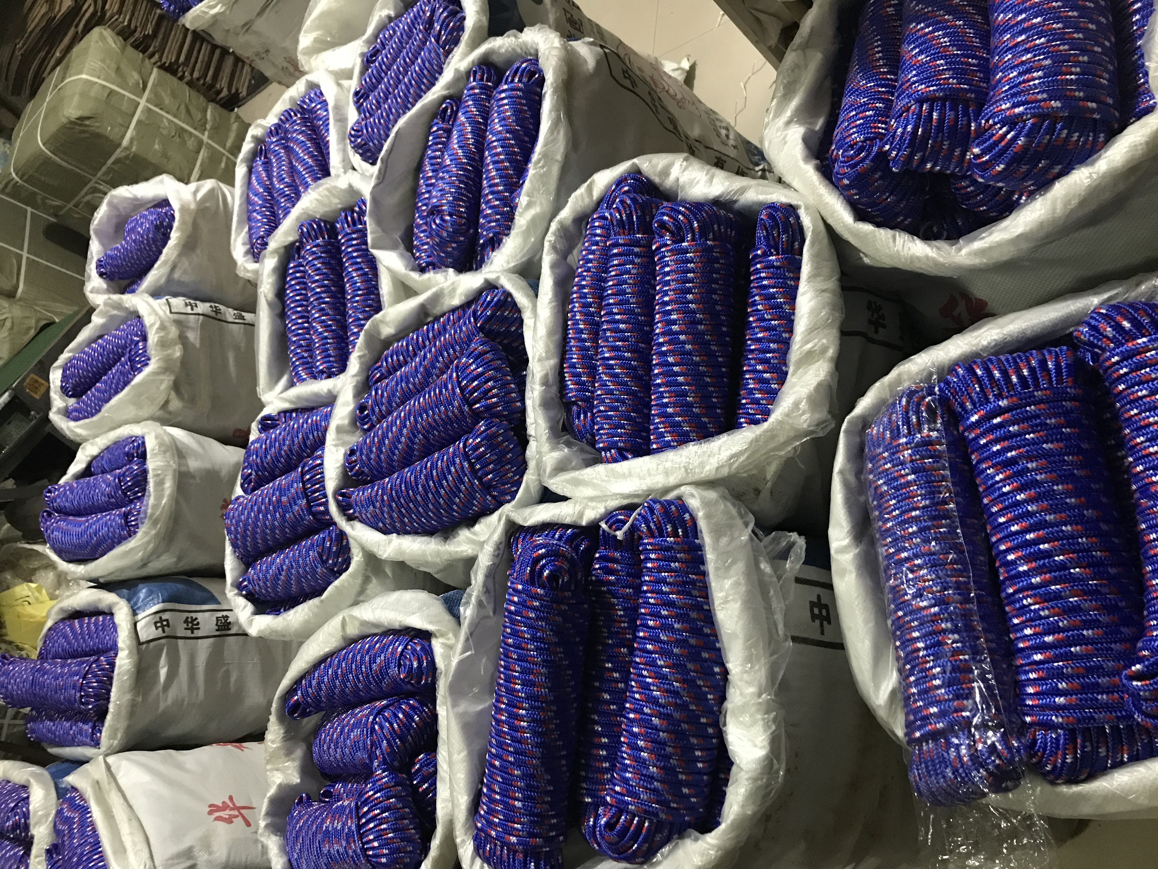 蓝加白红丙纶无纺布包芯绳10mmx20m，宠物牵引绳，通用绑绳，捆扎绳，晾衣绳。详情图10