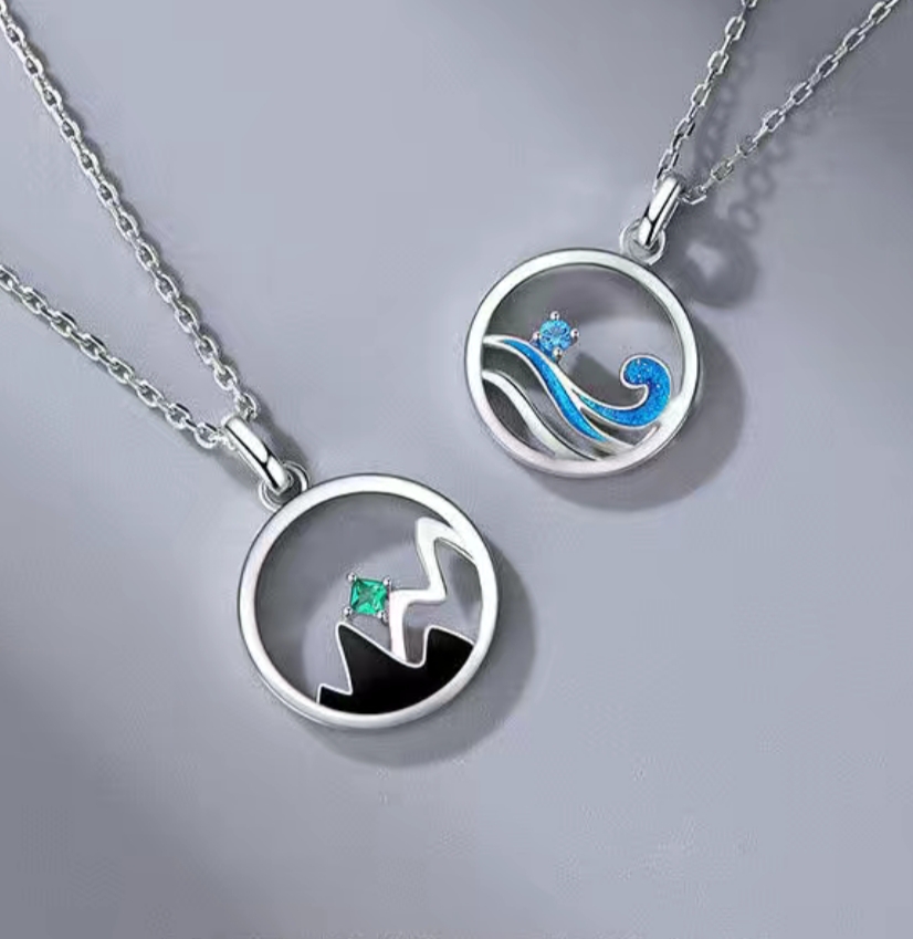 031 Women's necklace: Simple style collarbone necklace, French light luxury niche new product, exquisite pendant detail image 3