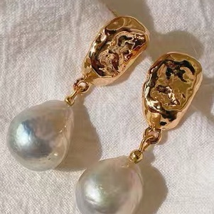 Pearl drop earrings