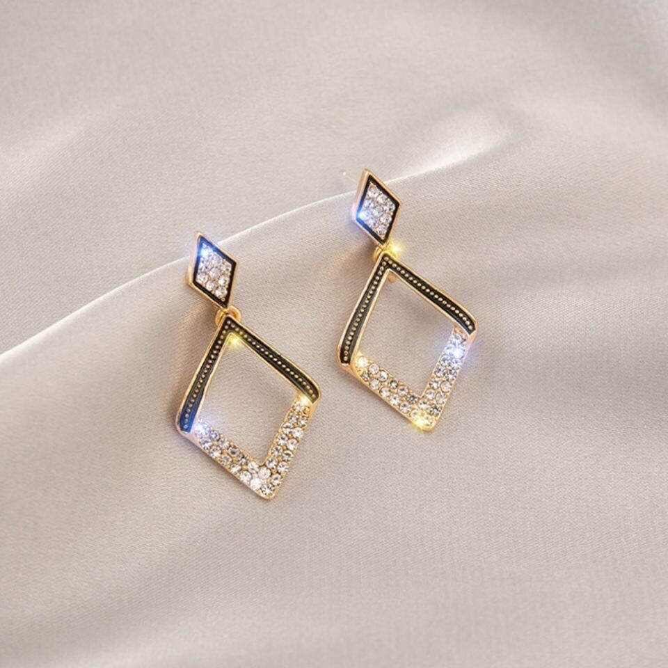 Stud earrings F22