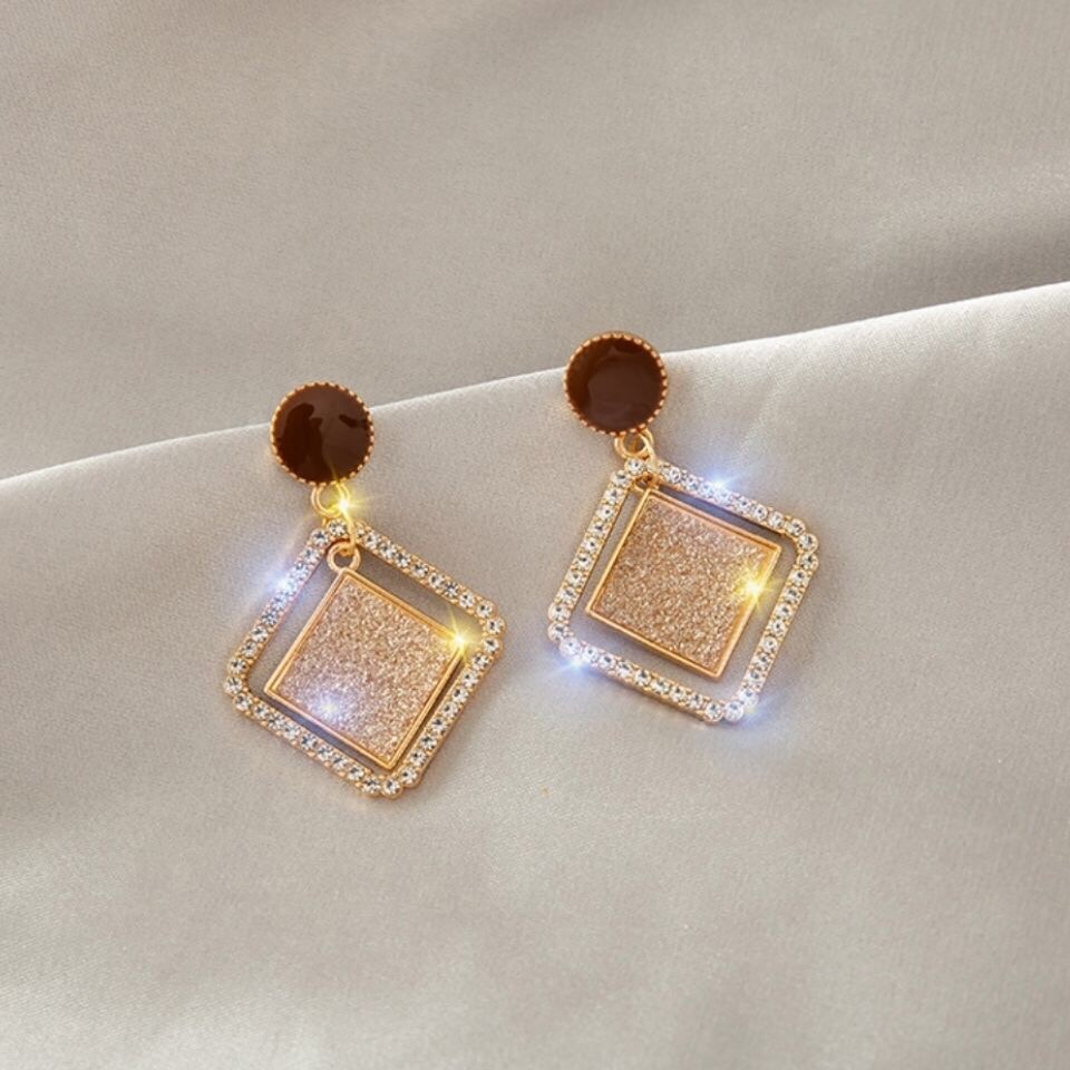 Stud earrings F23