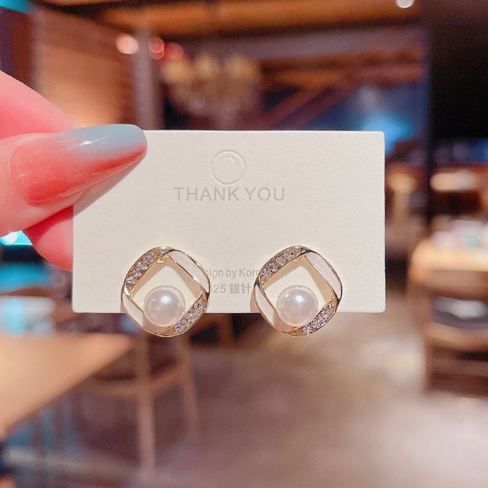 Stud earrings F27