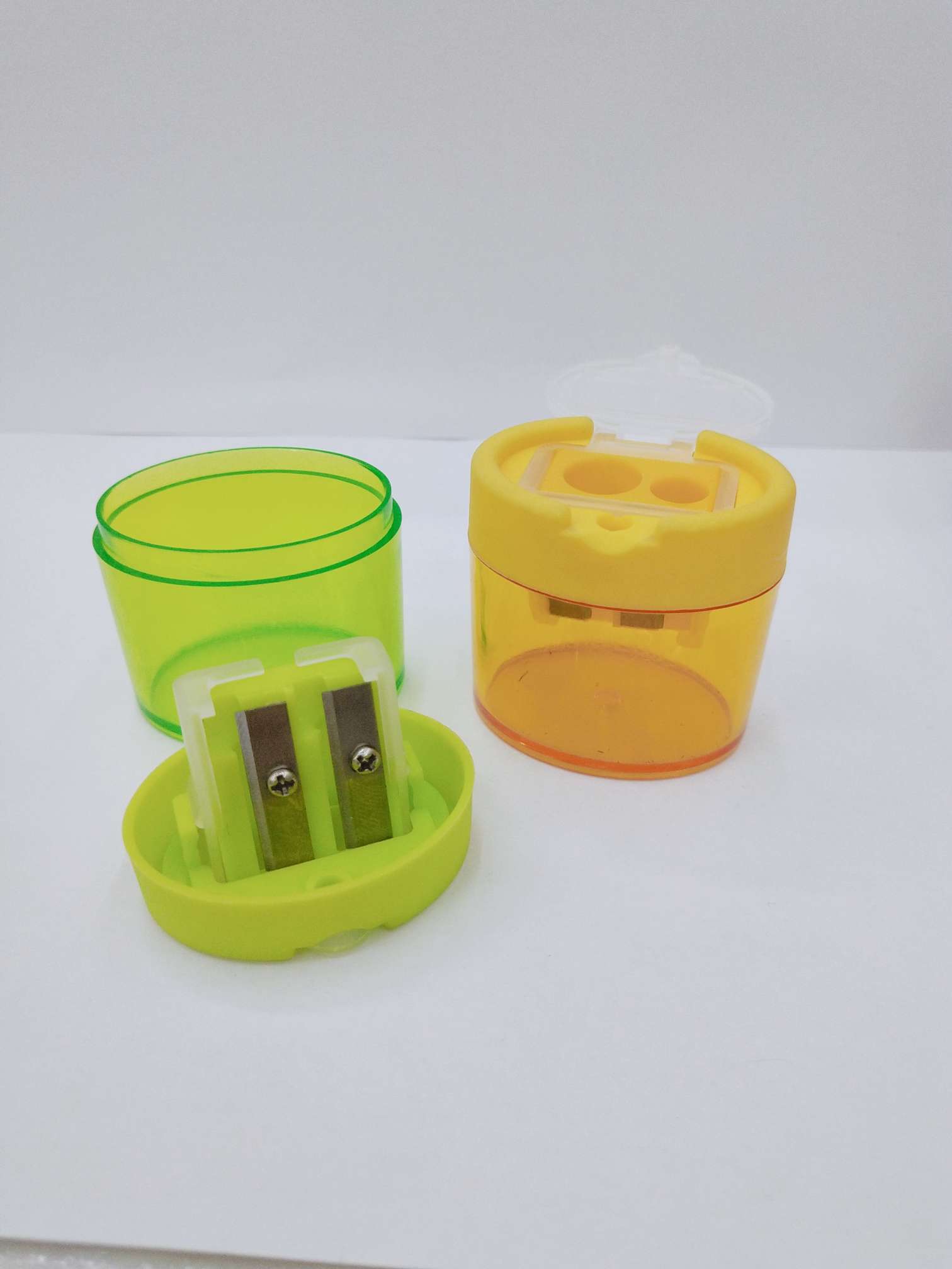 逸煊办公文化学习文具8133卷笔刀迷你削笔器儿童小学生用铅笔削笔刀便携式可爱金属小号随身简约削笔器详情图2