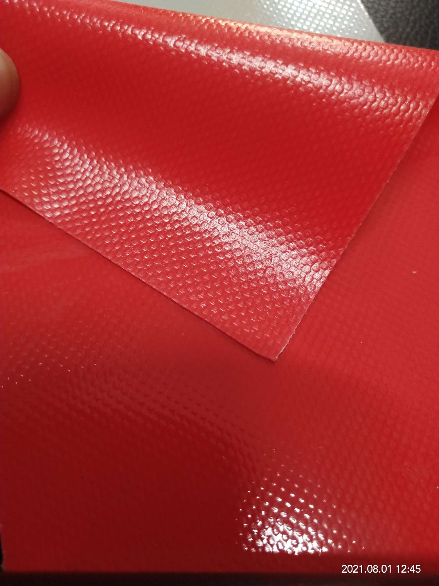 High-quality glossy bright red PVC mesh fabric for luggage, various gymnastic MATS, and special fabrics for luggage bags detail image 2