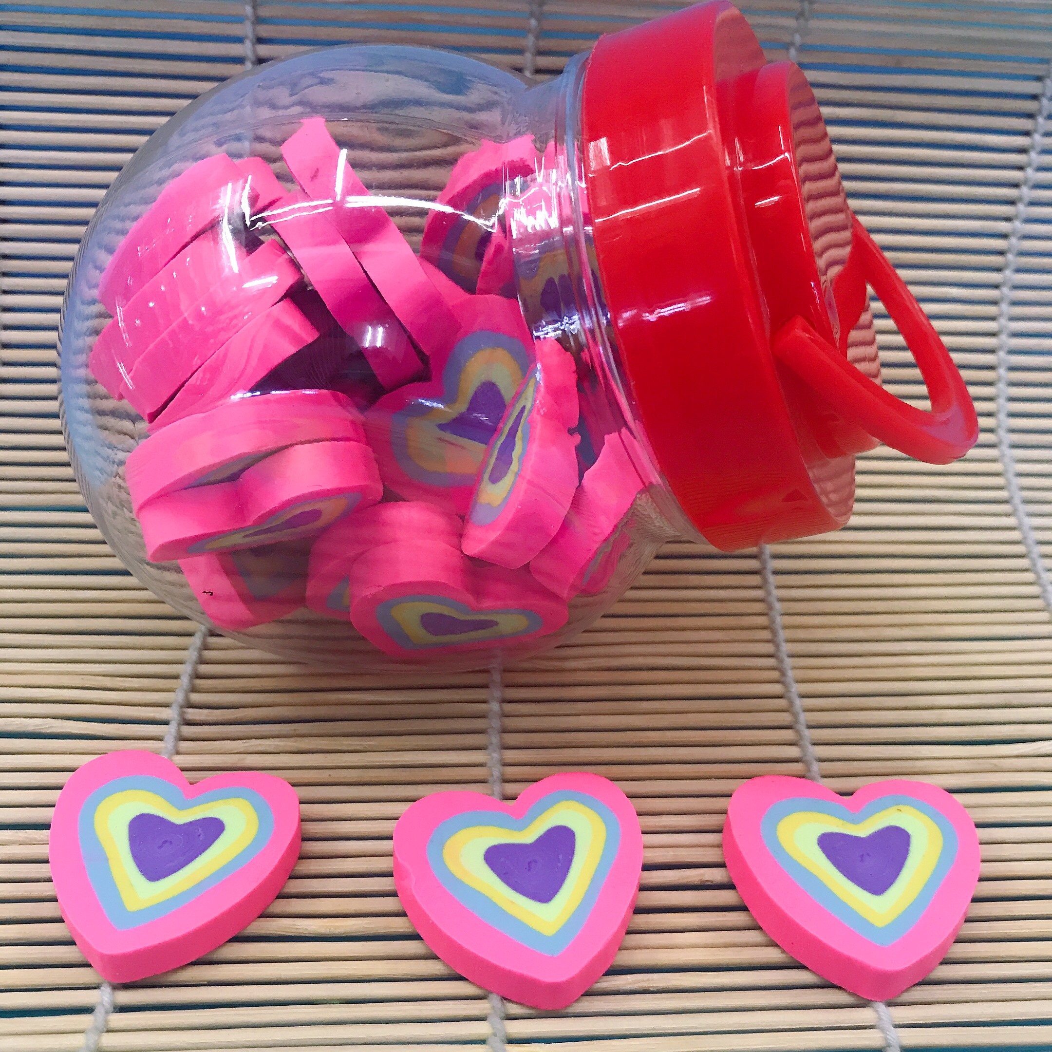 小斜桶包装环保粉边爱心橡皮擦 2D挤出颜色非常鲜艳可爱又好看柔软擦拭干净产品图