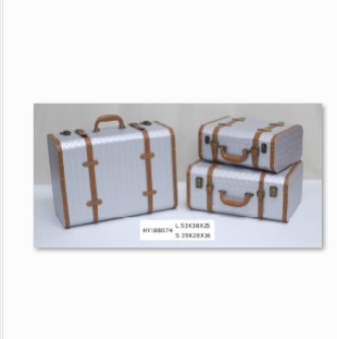 Three-piece vintage box prop