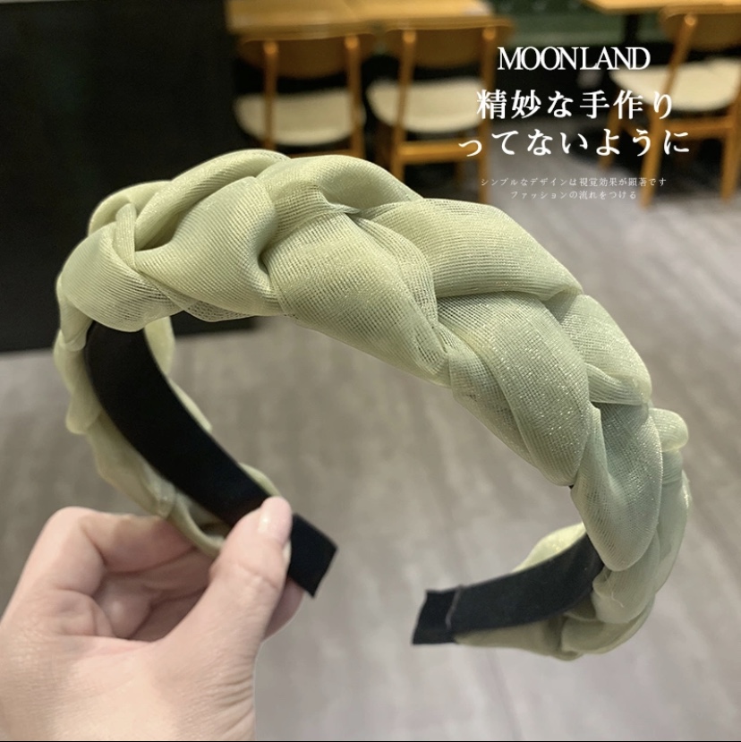 2021 new Korean fashion trend online celebrity
Wrinkled head buckle