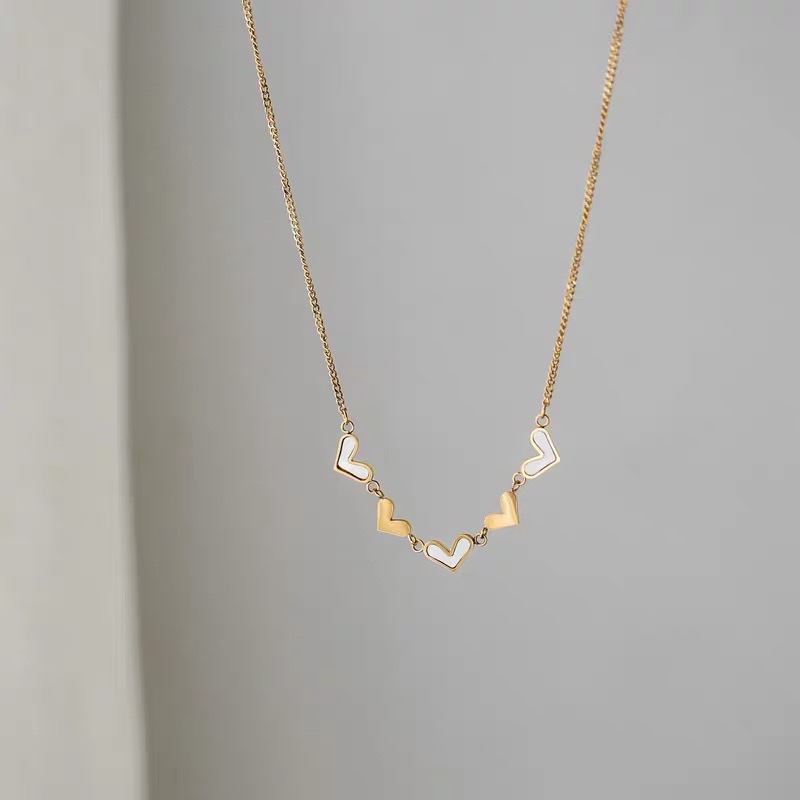 New niche and light luxury white shell heart necklace women's collarbone chain pendant Application Scenario