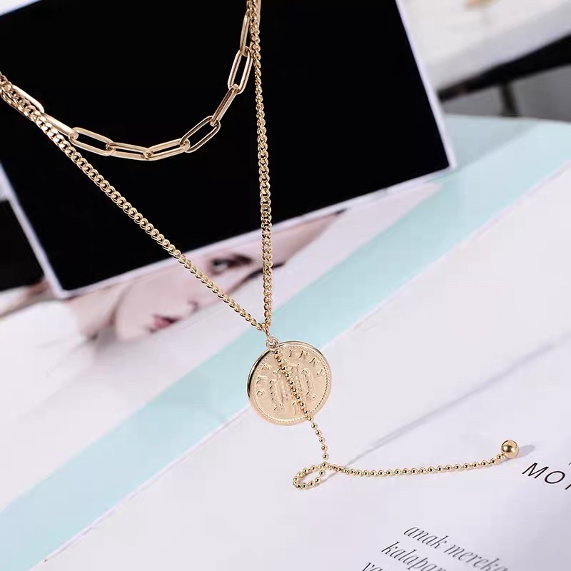 A Korean double-layered round-plate coin necklace, a retro collarbone sweater chain by a female Internet celebrity, trendy and simple Application Scenario