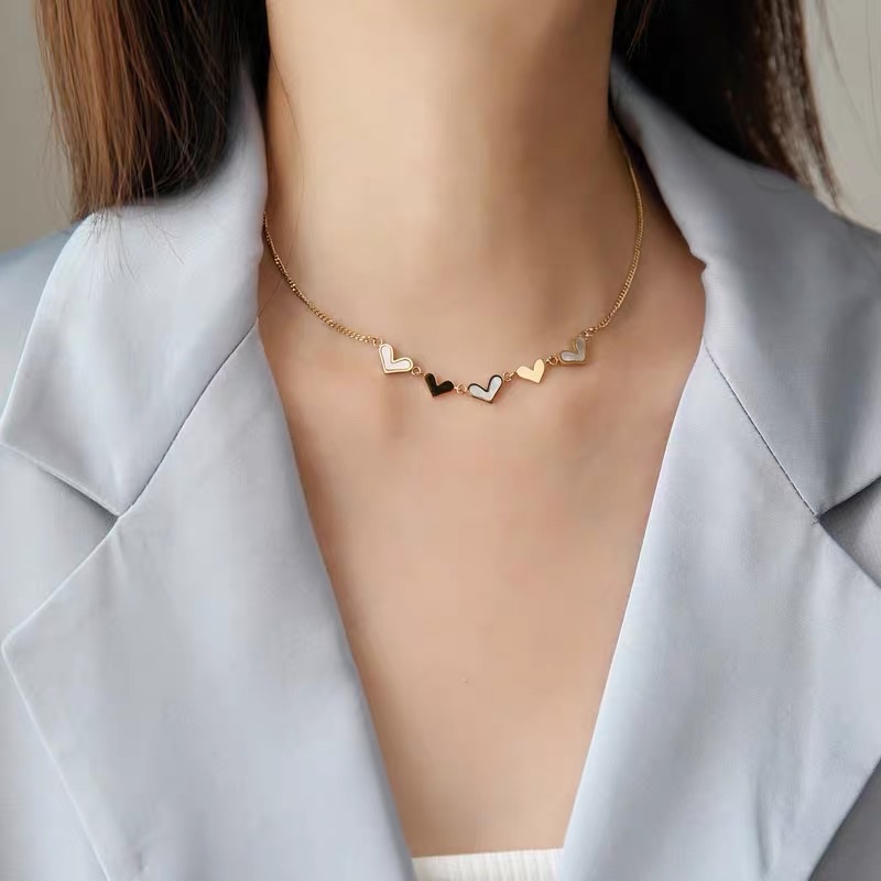 New niche and light luxury white shell heart necklace women's collarbone chain pendant detail image 2