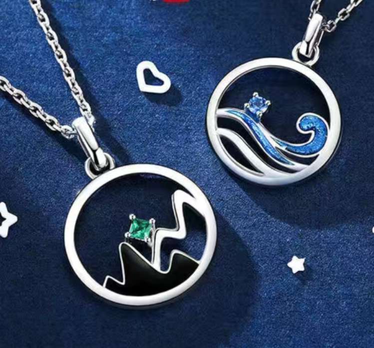 032 Women's necklace, simple style collarbone neck chain, French light luxury niche new product, exquisite pendant detail image 1