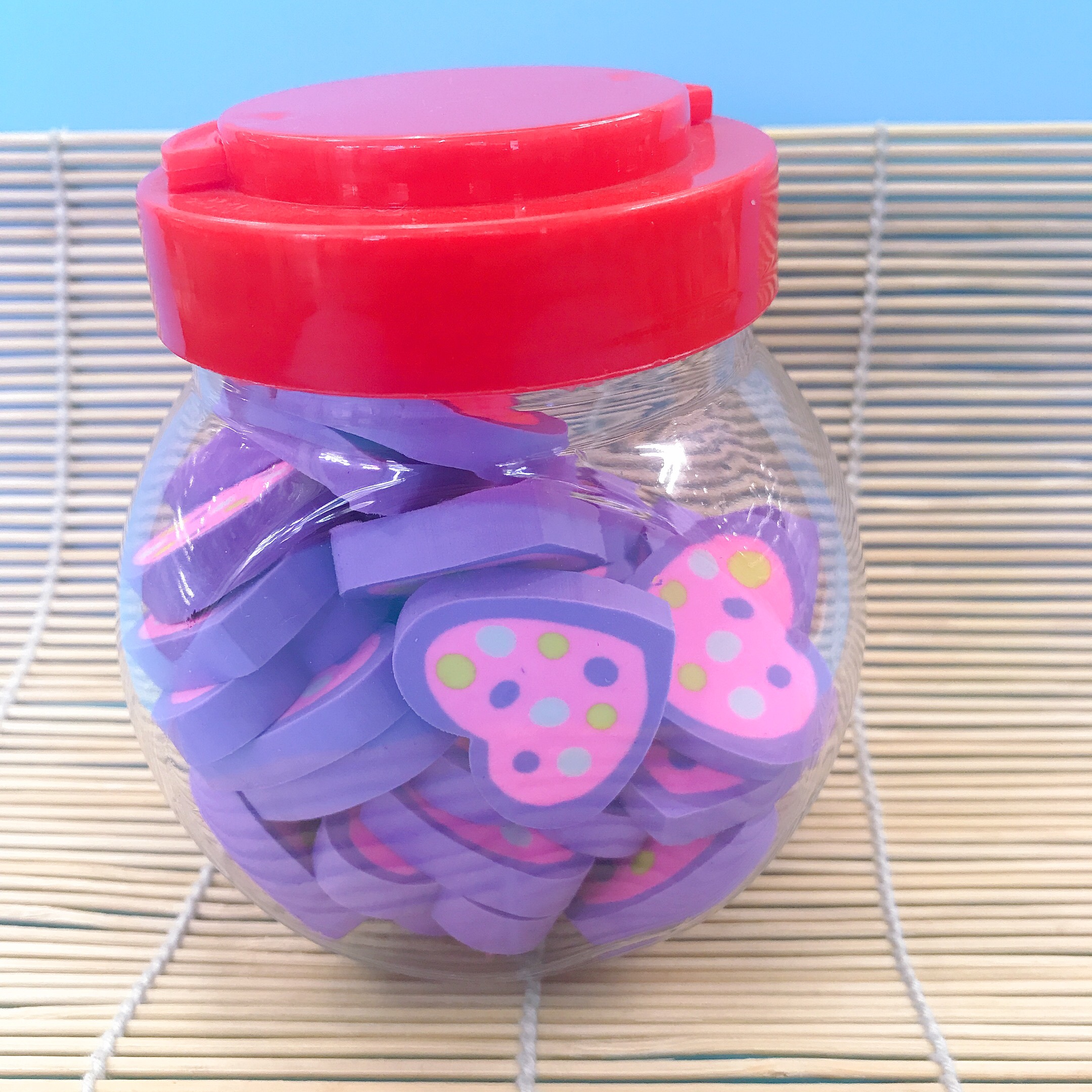 小斜桶紫色七彩点爱心橡皮擦，造型设计非常漂亮，可爱塑料小提桶包装详情图2