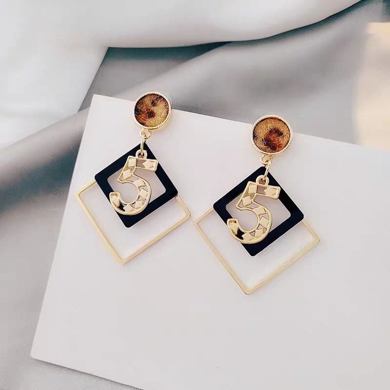Stud earrings F100