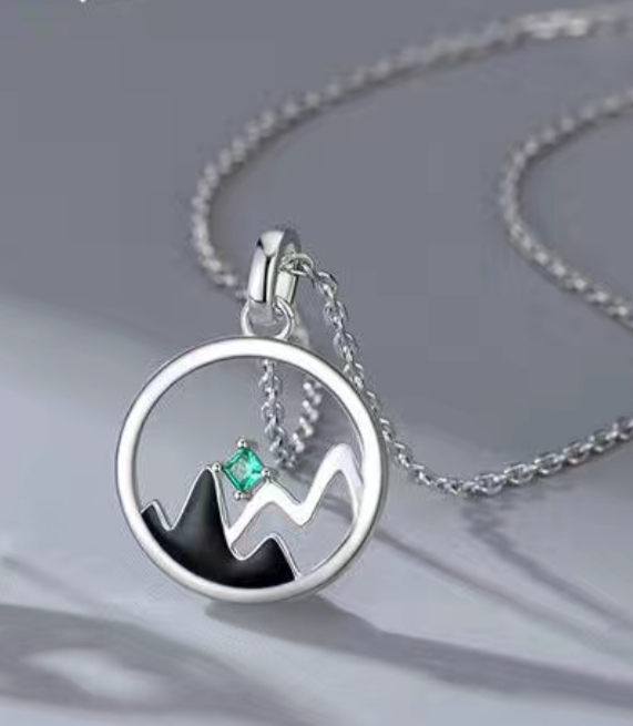 032 Women's necklace, simple style collarbone neck chain, French light luxury niche new product, exquisite pendant detail image 3