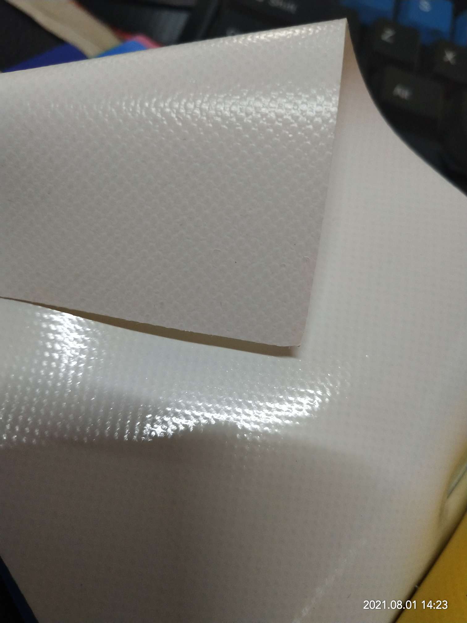 优质光面奶白色PVC夹网布  箱包布  各种体操垫  各种箱包袋专用面料详情图3
