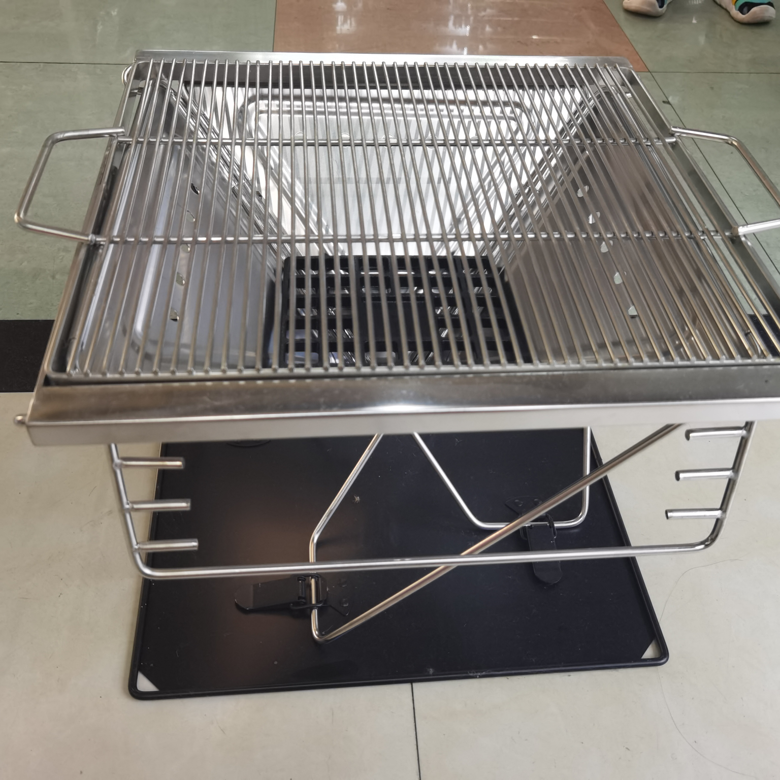 不锈钢折叠烧烤炉户外便携野营新款烧烤架家用BBQ不锈钢烧烤机子