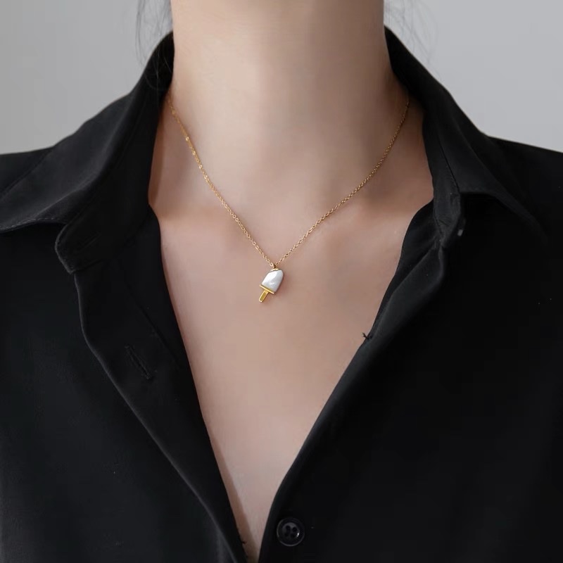 New niche and light luxury white mother-of-pearl necklace, women's collarbone chain pendant Application Scenario