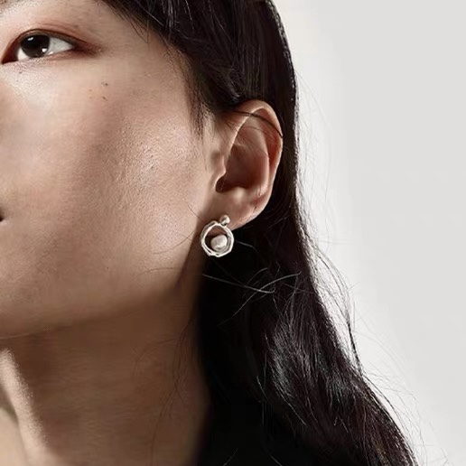 Irregular round stud earrings