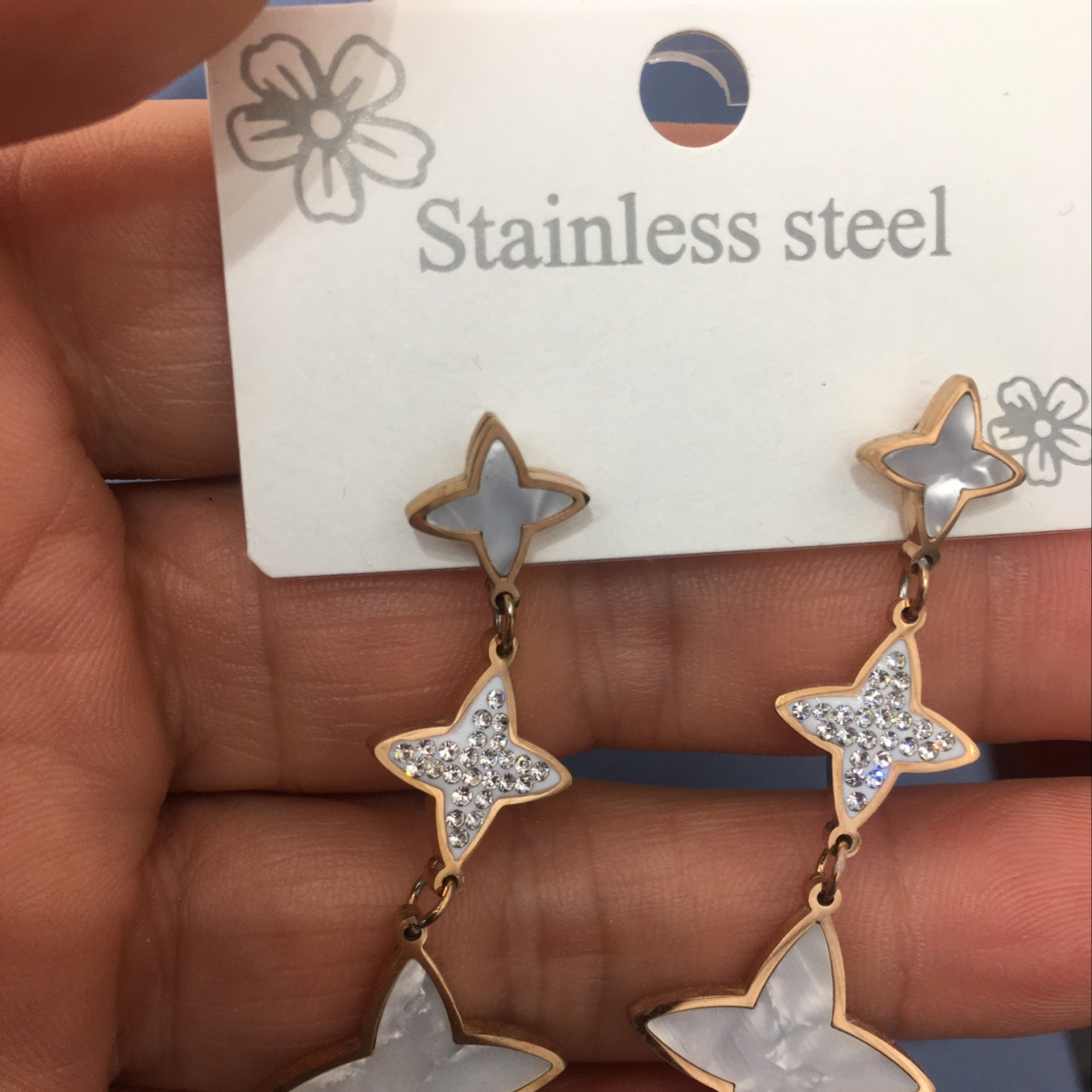 The original manufacturer of the diamond-shaped rose gold three-pair ear stud is the first choice for live streaming on Kuaishou and Douyin.