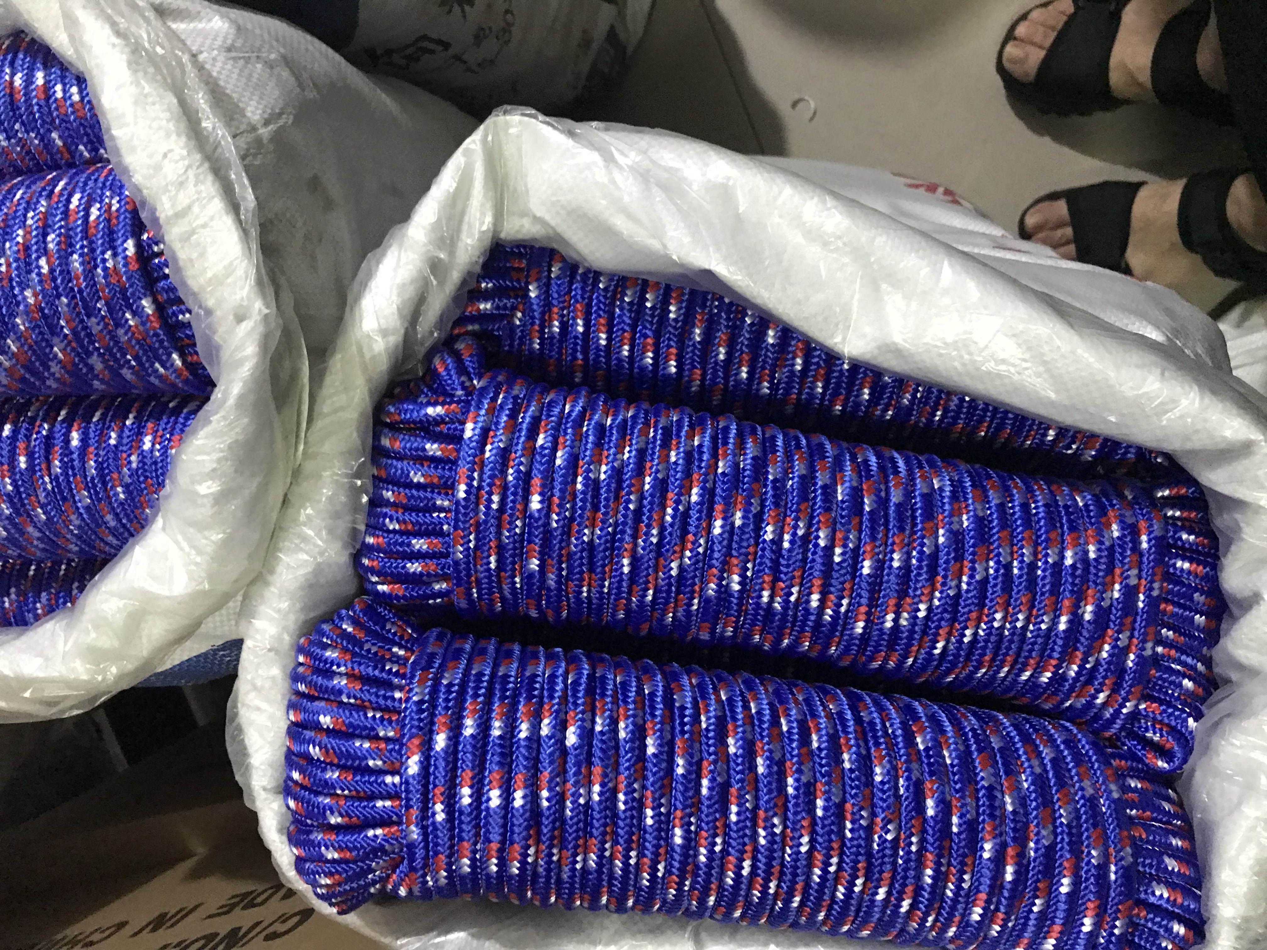 蓝加白红丙纶无纺布包芯绳10mmx20m，宠物牵引绳，通用绑绳，捆扎绳，晾衣绳。详情图9