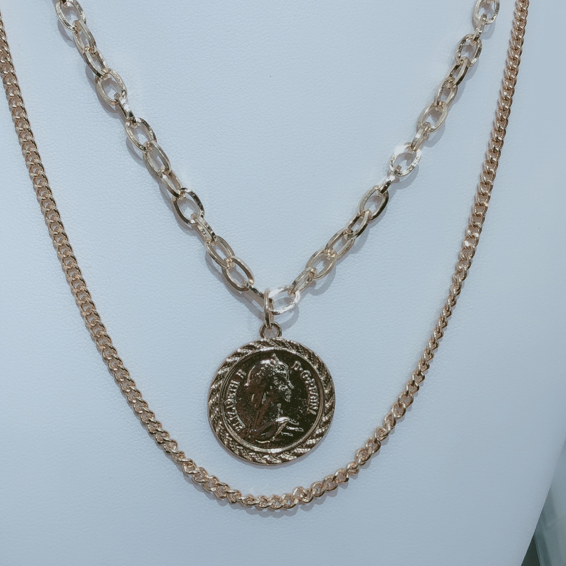 Two pieces in gold