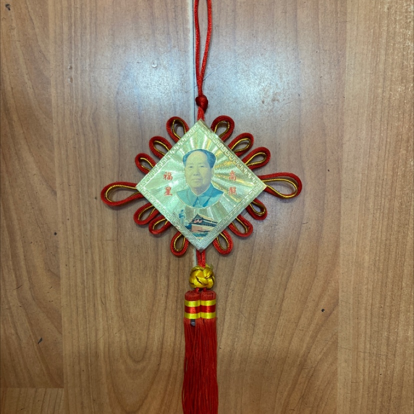 R Pendant square plate lace leader figure