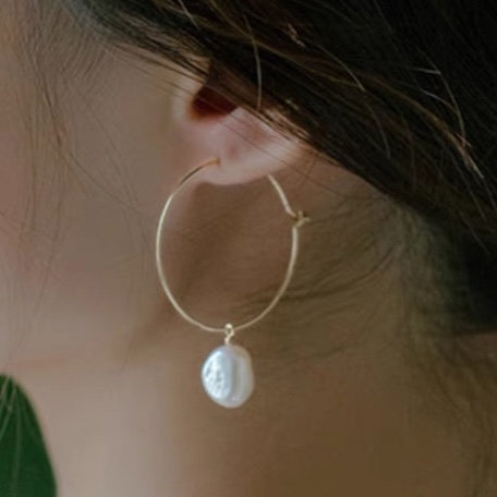 True pearl earrings with thread buckle