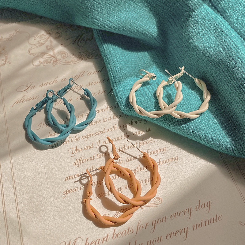 Twist spray paint ear ring, rich color. thumbnail