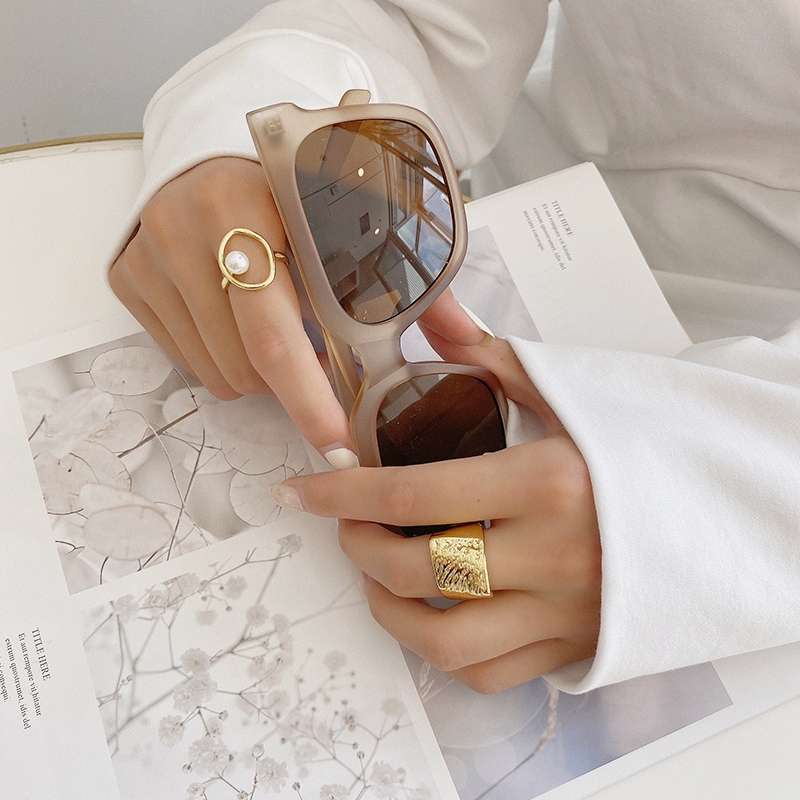 A niche design with a high-end feel, this ring is fashionable and individual for women. It features a simple and trendy style on Instagram, a pearl design, and is a retro index finger for Internet celebrities Specification image