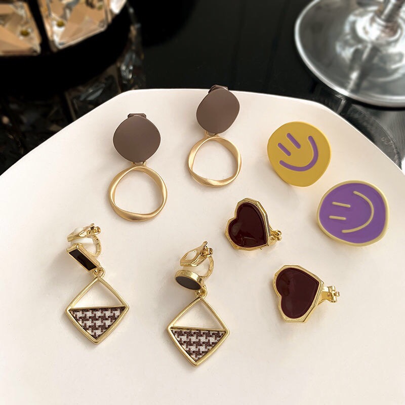 Stud earrings H30