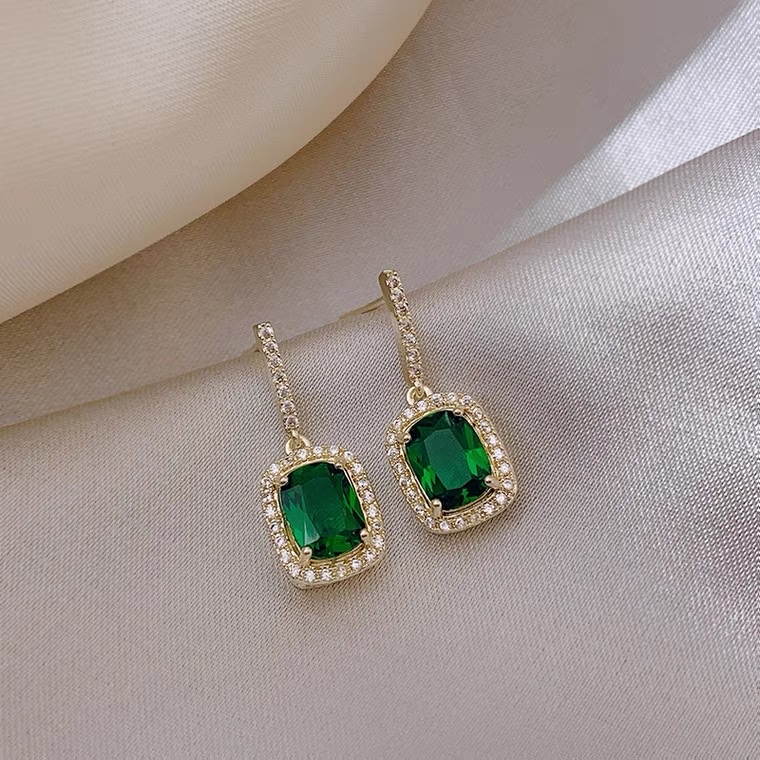Earhook rectangular earrings details Picture