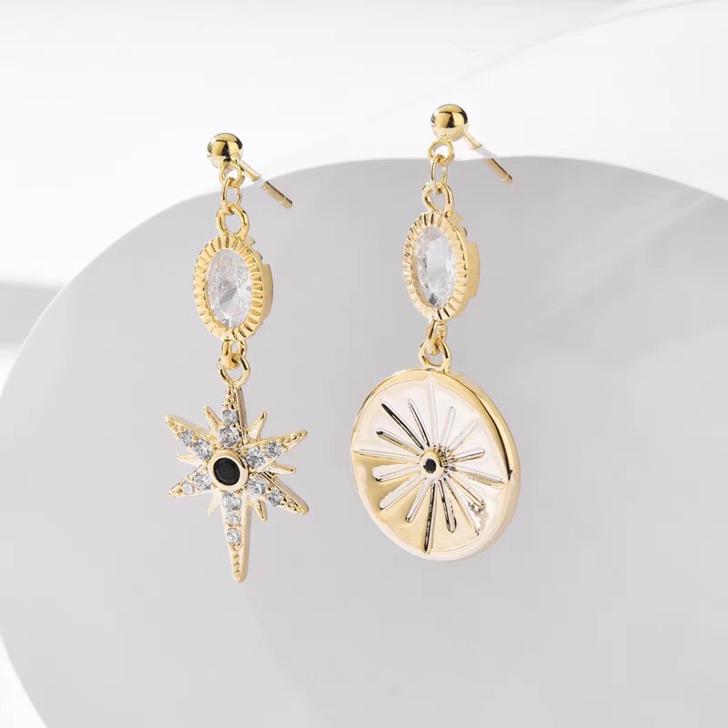 New simple all-in-one personality design asymmetrical star moon earrings